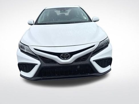 Used 2024 Toyota Camry SE image 9