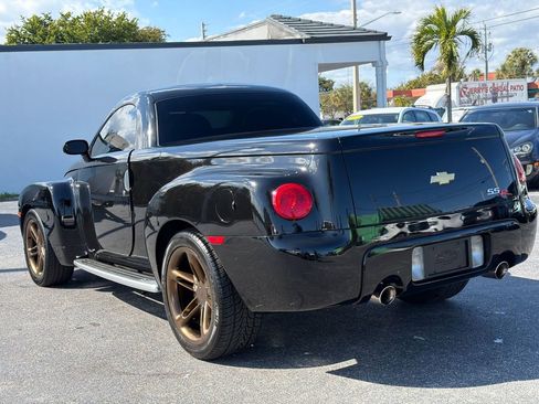 Used 2005 Chevrolet SSR w/ Preferred Equipment Group image 3