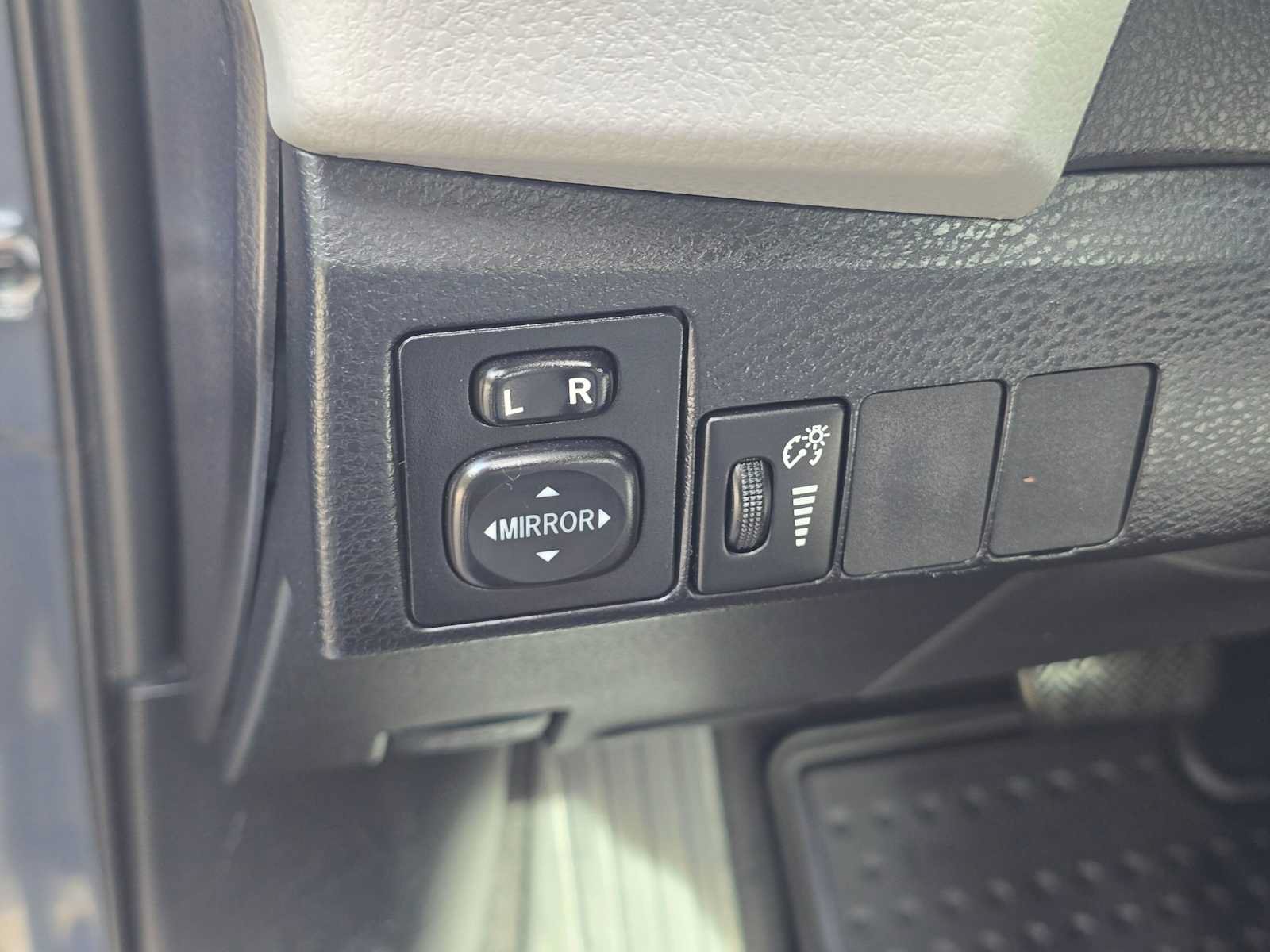 Used 2014 Toyota Corolla LE FWD image 22