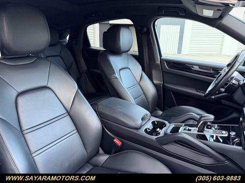 Used 2021 Porsche Cayenne Coupe image 25