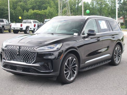 Used 2025 Lincoln Aviator Reserve w/ Equipment Group 201A AWD/4WD image 3