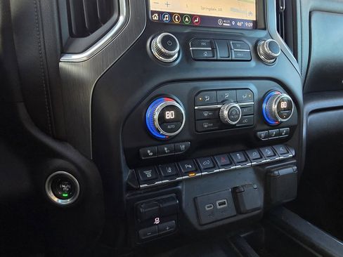 Used 2023 GMC Sierra 2500 Denali w/ Denali Ultimate Package image 18