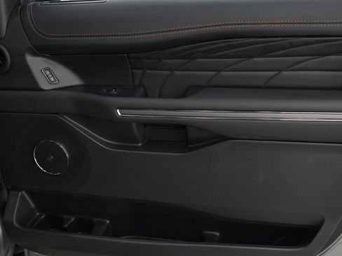 Used 2024 Ford Expedition Max Platinum image 9