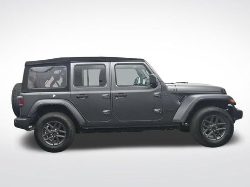 Used 2024 Jeep Wrangler Unlimited Sport AWD/4WD image 4