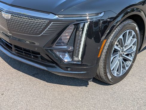 Used 2024 Cadillac Lyriq Sport RWD image 9