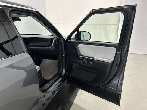 Used 2023 Rivian R1S Launch Edition image 18