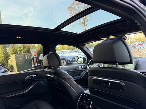 Certified 2024 BMW X7 xDrive40i w/ M Sport Package image 32