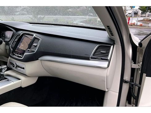 Used 2016 Volvo XC90 T5 Momentum image 16