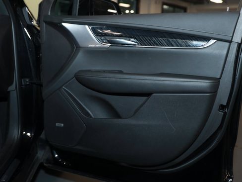 Used 2025 Cadillac XT6 Premium Luxury image 19