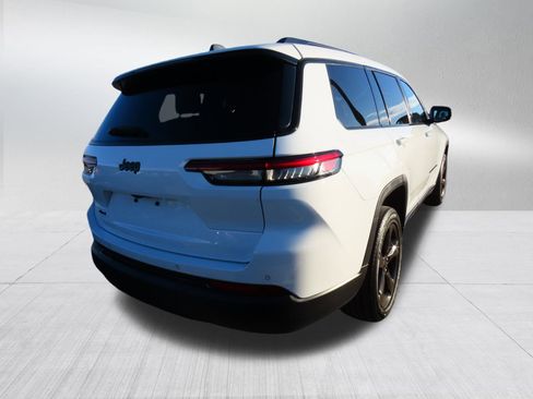 Used 2023 Jeep Grand Cherokee L Laredo image 7