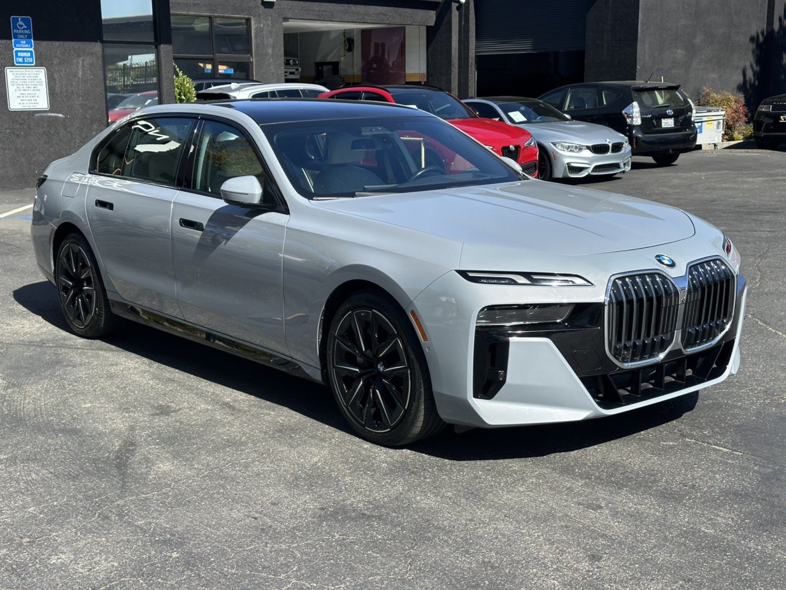 Used 2023 BMW 760i xDrive w/ Luxury Rear Seating Package AWD/4WD image 6
