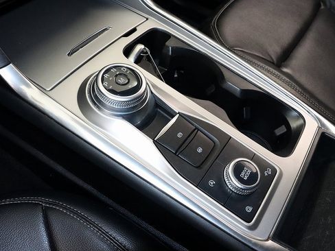 Used 2020 Ford Explorer XLT w/ Equipment Group 202A image 23