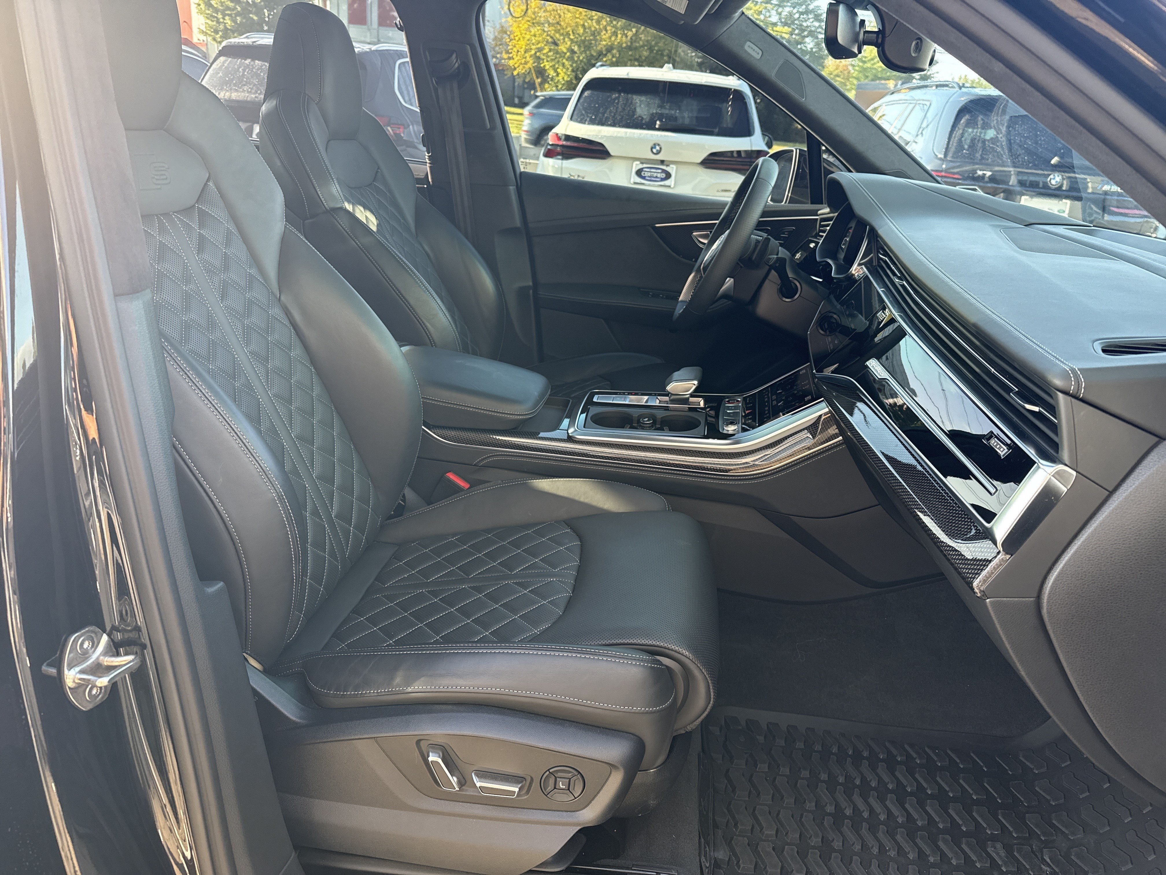 Used 2024 Audi SQ7 Prestige AWD/4WD image 2