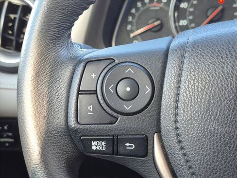 Used 2015 Toyota RAV4 Limited AWD/4WD image 4