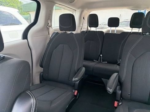 Used 2023 Chrysler Voyager LX FWD image 12