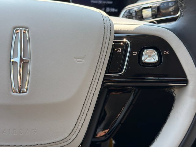 New 2027 Lincoln Aviator AWD w/ Jet Appearance Package image 32