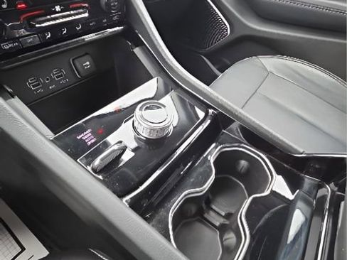 Used 2023 Jeep Grand Cherokee Limited AWD/4WD image 28