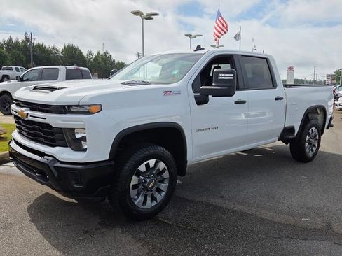 Used 2025 Chevrolet Silverado 2500 Custom w/ Custom Value Package AWD/4WD image 3