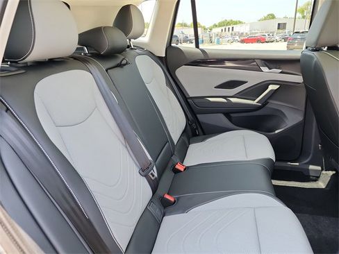 New 2025 Volkswagen Tiguan SE image 17