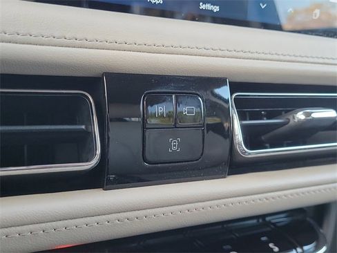 Certified 2022 Lincoln Nautilus FWD w/ Premium Package image 22