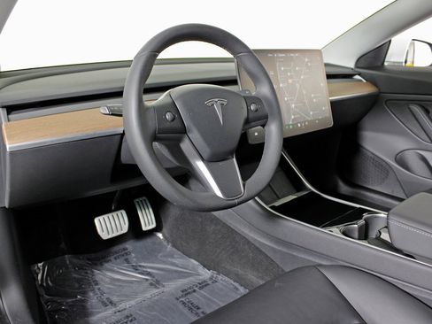 Used 2020 Tesla Model 3 Performance image 4