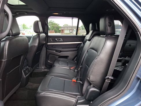 Used 2018 Ford Explorer XLT w/ Equipment Group 202A AWD/4WD image 12