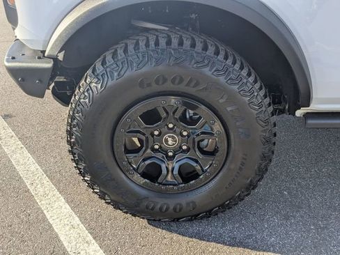Used 2024 Ford Bronco Wildtrak image 28