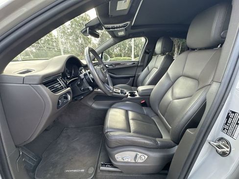Used 2023 Porsche Macan image 15