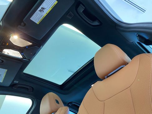 Used 2025 BMW 330i xDrive Sedan w/ Convenience Package image 14