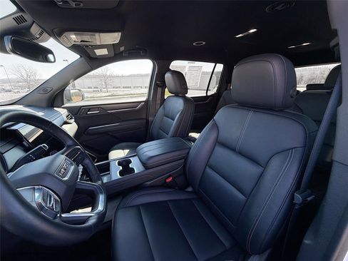 Used 2024 GMC Acadia Elevation image 11