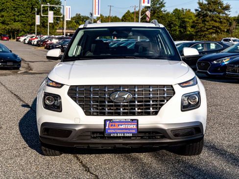 Used 2021 Hyundai Venue SEL FWD image 2