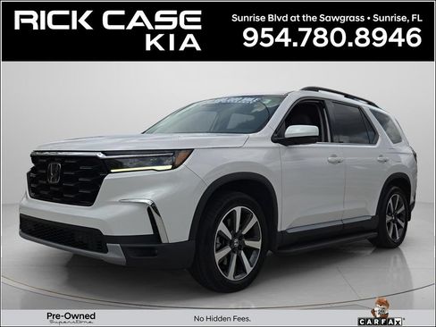 Used 2024 Honda Pilot Touring image 1
