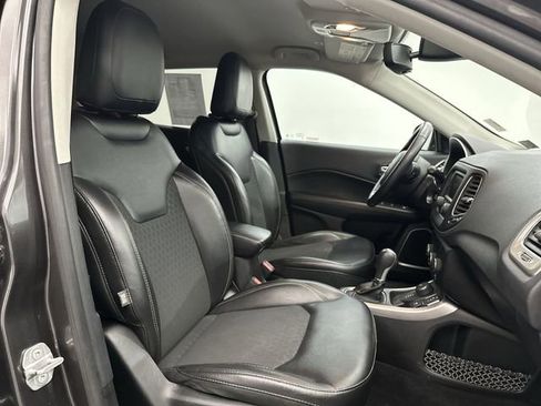 Used 2018 Jeep Compass Latitude w/ Cold Weather Group AWD/4WD image 27