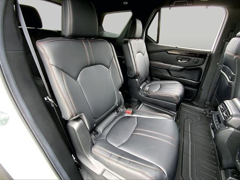 Used 2025 Honda Pilot TrailSport image 19