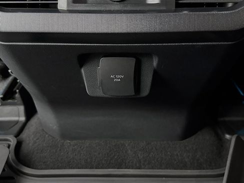 Used 2025 Ford F250 Platinum w/ FX4 Off-Road Package image 28