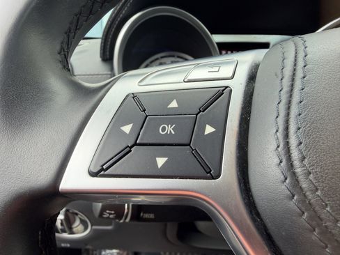 Used 2013 Mercedes-Benz SL 550 image 31