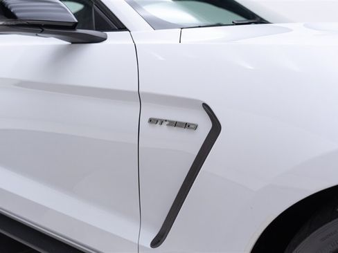 Used 2017 Ford Mustang Shelby GT350R w/ GT350R Equipment Group 920A RWD image 27