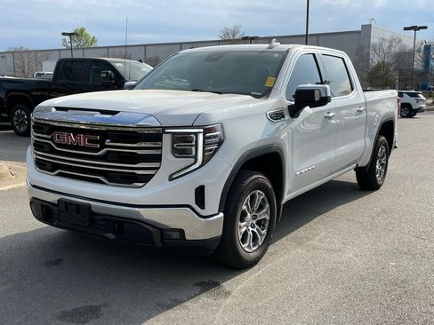Used 2025 GMC Sierra 1500 SLT AWD/4WD image 3