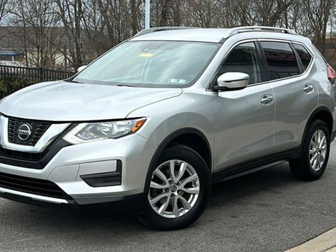Used 2020 Nissan Rogue SV image 1