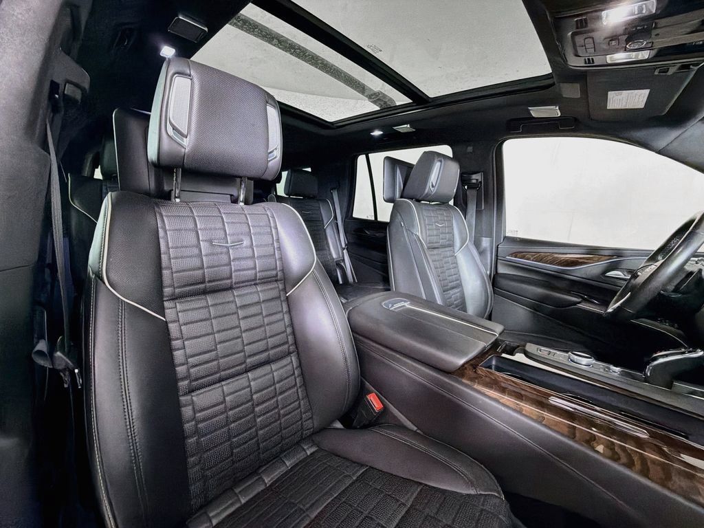 Used 2023 Cadillac Escalade Sport Platinum AWD/4WD image 28