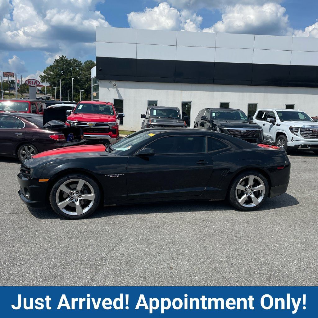 Used 2010 Chevrolet Camaro SS w/ RS Package RWD image 4