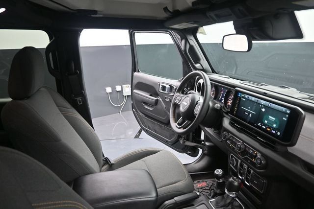 Used 2024 Jeep Gladiator Sport AWD/4WD image 42