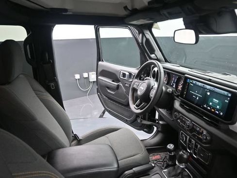 Used 2024 Jeep Gladiator Sport AWD/4WD image 42