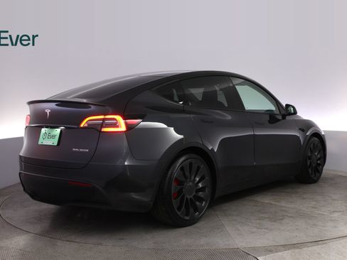 Used 2024 Tesla Model Y Performance AWD/4WD image 3