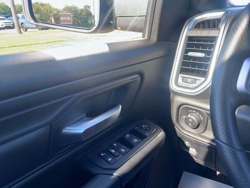 New 2026 RAM 1500 Express AWD/4WD image 17