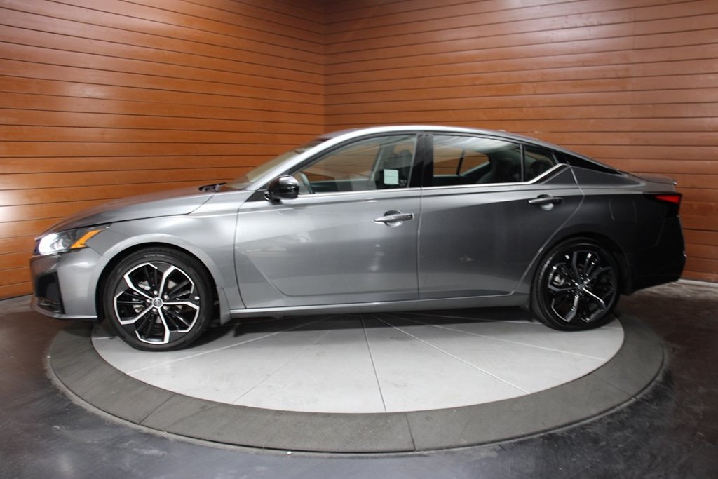 Used 2023 Nissan Altima 2.5 SR w/ SR Premium Package FWD image 7