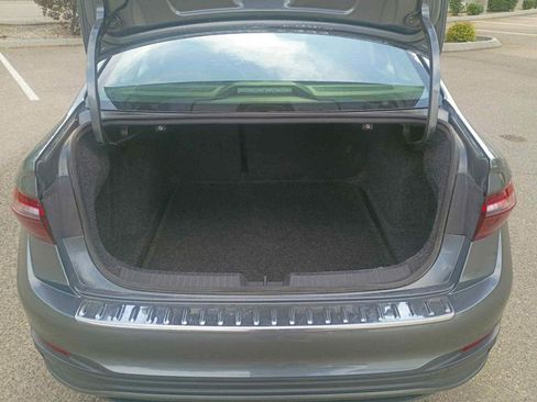 Used 2023 Volkswagen Jetta SE w/ Panoramic Sunroof Package image 10