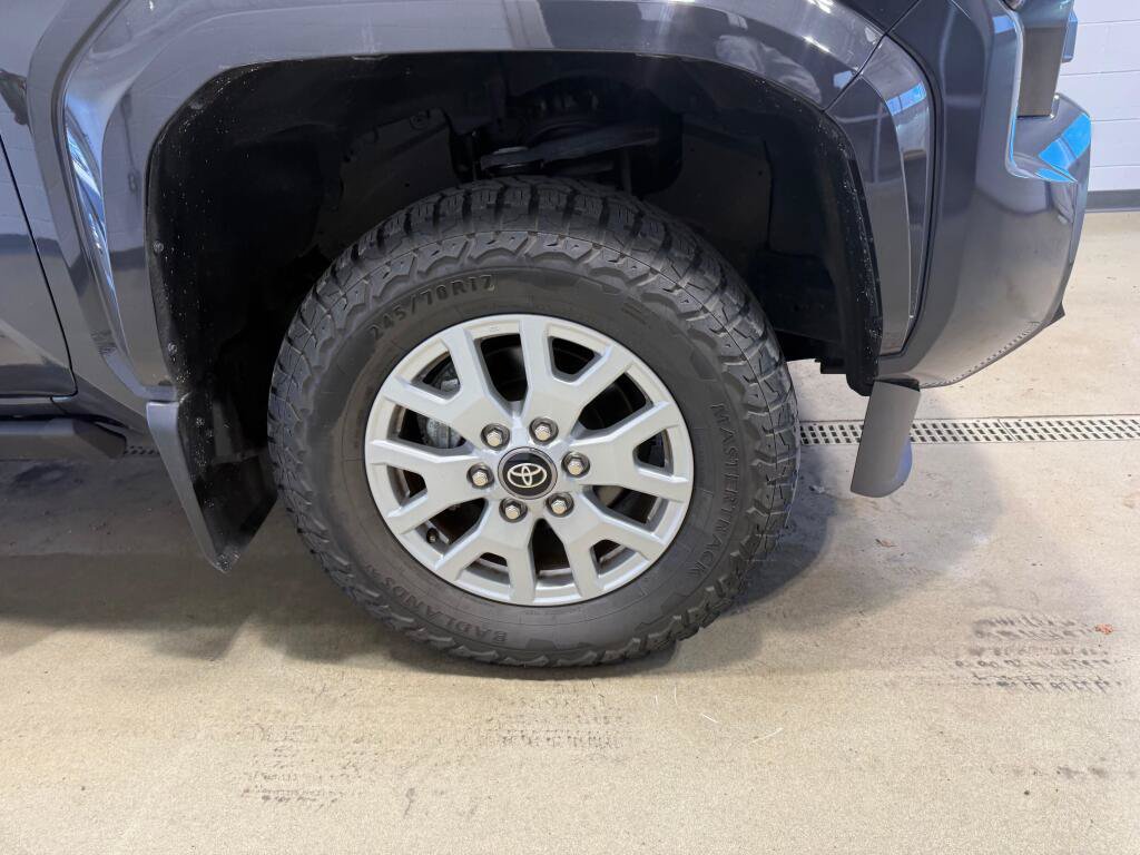 Certified 2025 Toyota Tacoma SR5 AWD/4WD image 10