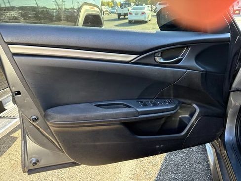 Used 2018 Honda Civic Sport image 7