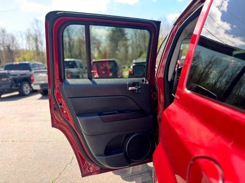 Used 2016 Jeep Patriot Latitude image 11